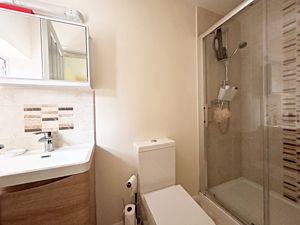 En-suite- click for photo gallery